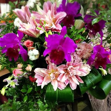 お祝いにスタンド花をお届けいたしました。｜「松花園」　（兵庫県神戸市須磨区の花キューピット加盟店 花屋）のブログ